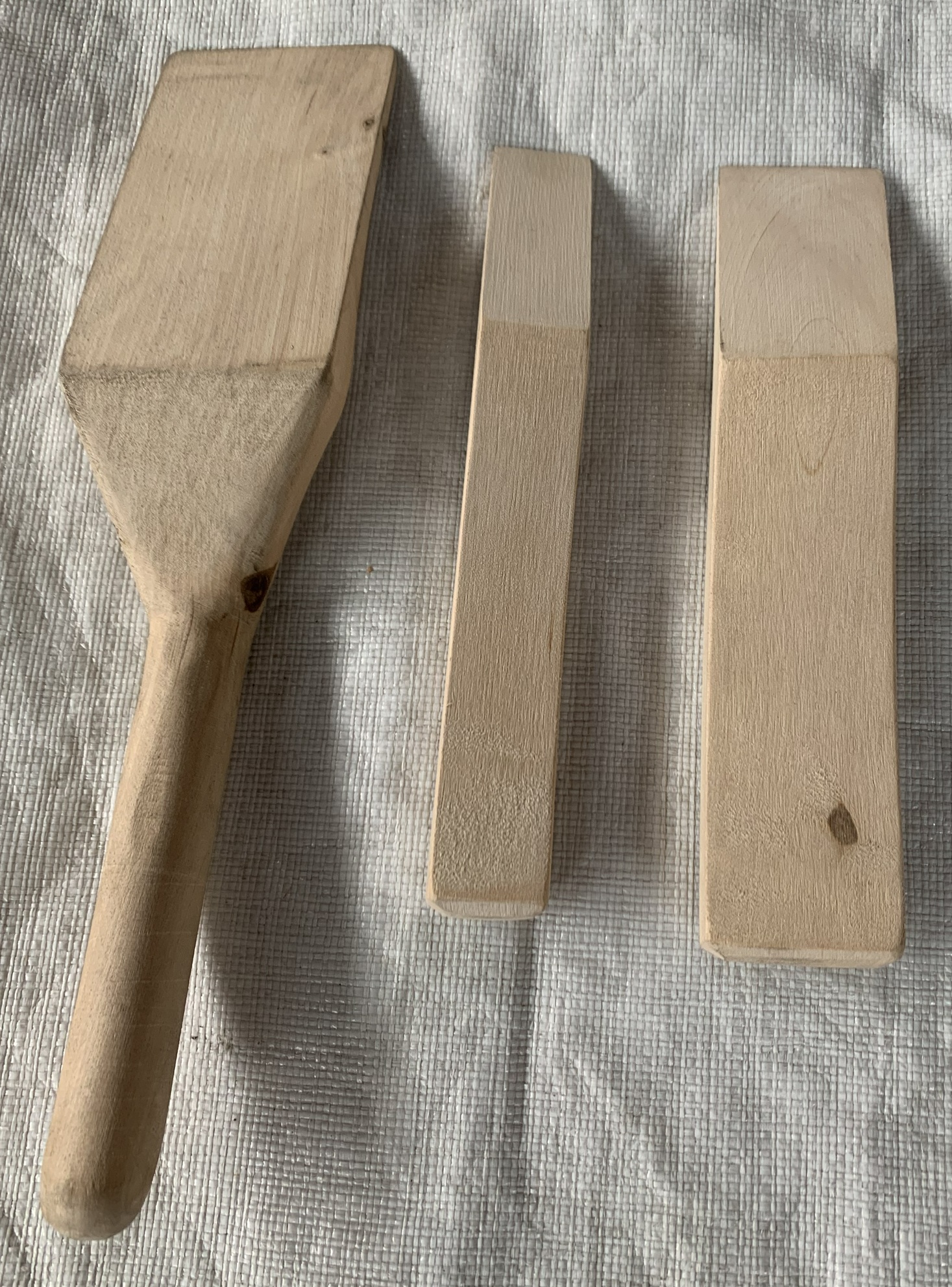 Sonderposten Satz Zinnhölzer aus Holz, 3 unterschiedliche Formen - X-ZH 1965 BS4